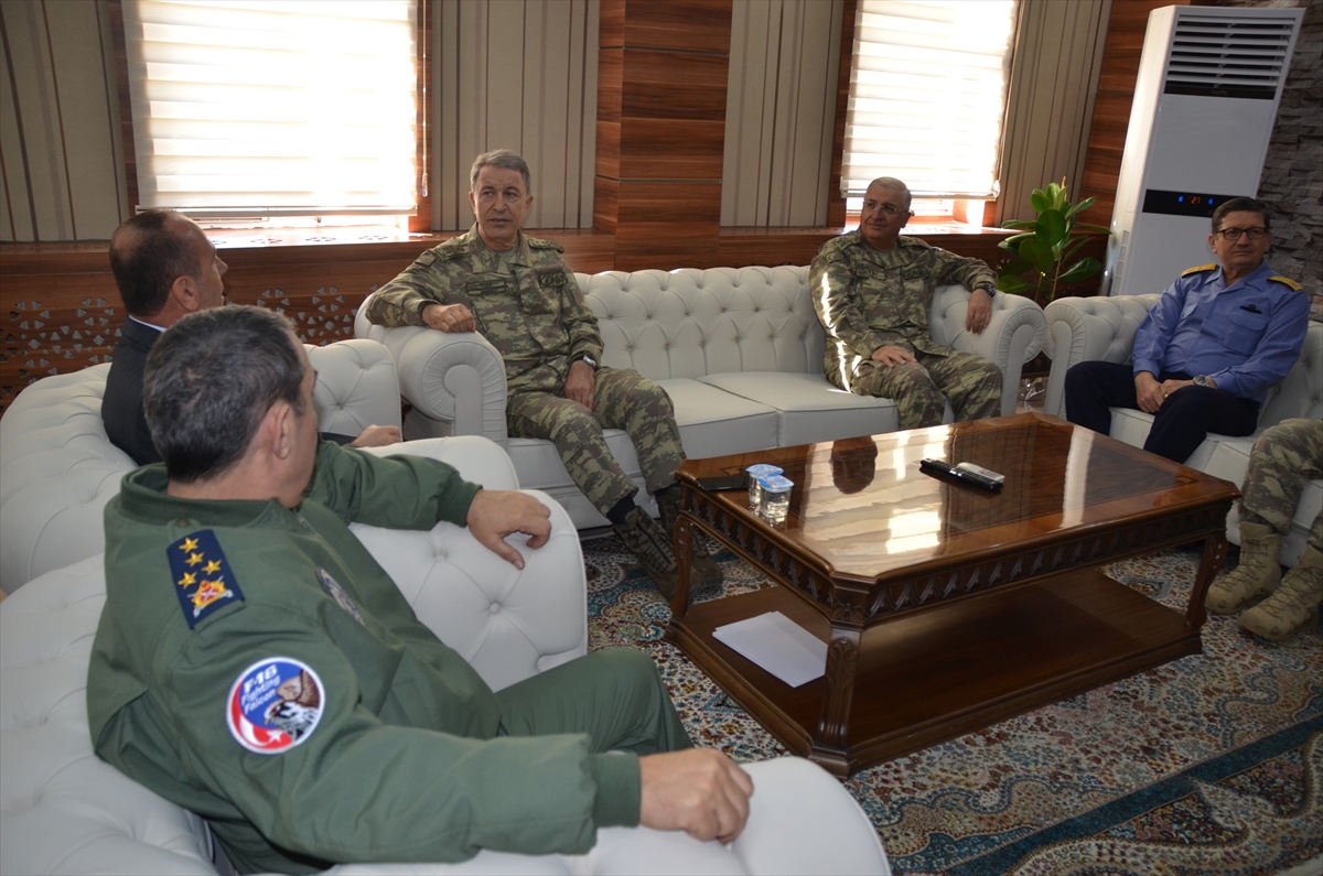 Komutanlar Yüksekova'da - 0