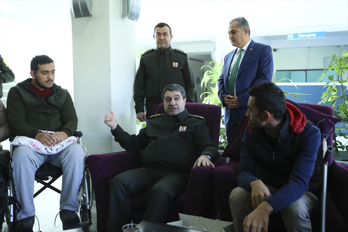 Genelkurmay'dan darp edilen askerlere ziyaret - 0