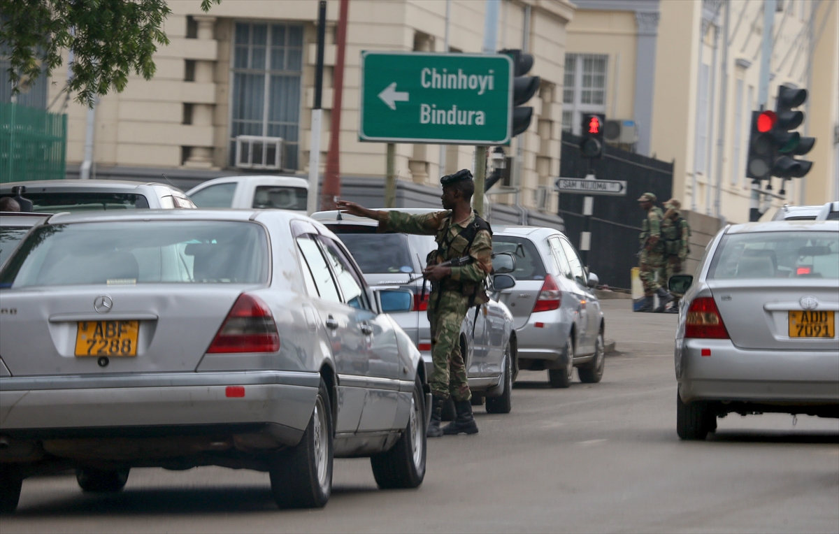 Fotoğraflarla Zimbabve'de askeri darbe - 0