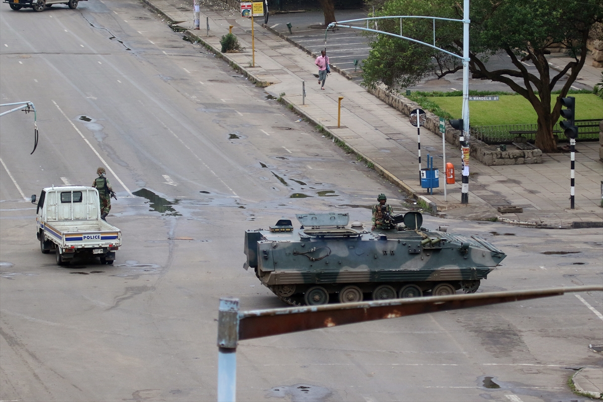 Fotoğraflarla Zimbabve'de askeri darbe - 0
