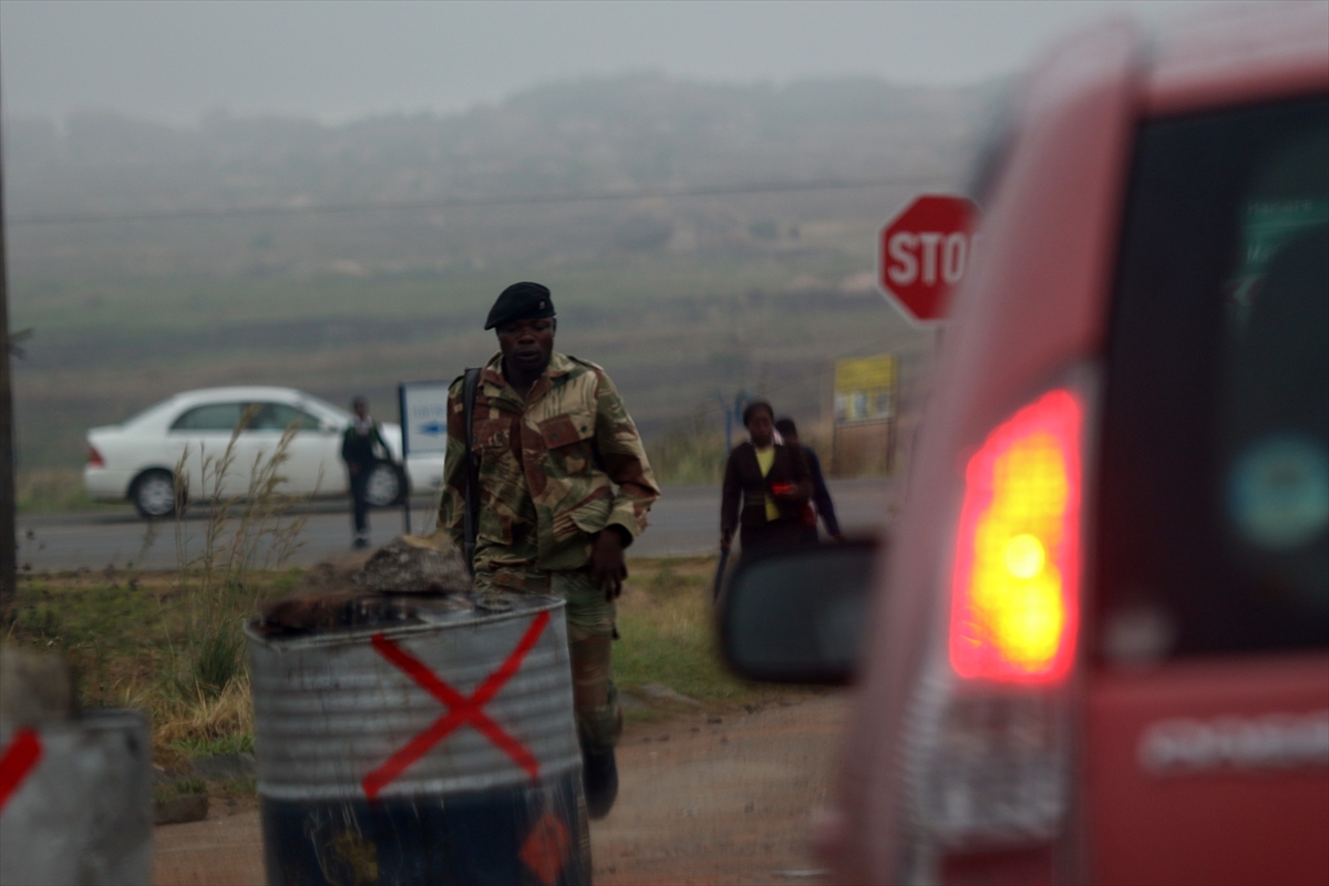 Fotoğraflarla Zimbabve'de askeri darbe - 0