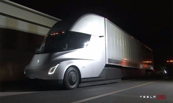 Elon Musk elektrikli kamyon 'Tesla Semi' ve 'en hızlı otomobil'i tanıttı - 3