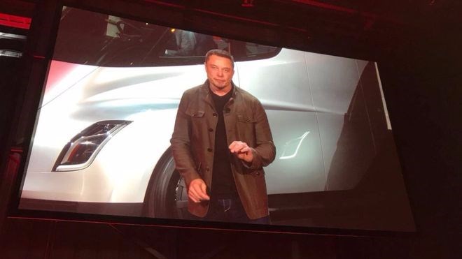 Elon Musk elektrikli kamyon 'Tesla Semi' ve 'en hızlı otomobil'i tanıttı - 5