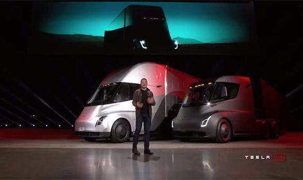 Elon Musk elektrikli kamyon 'Tesla Semi' ve 'en hızlı otomobil'i tanıttı - 10