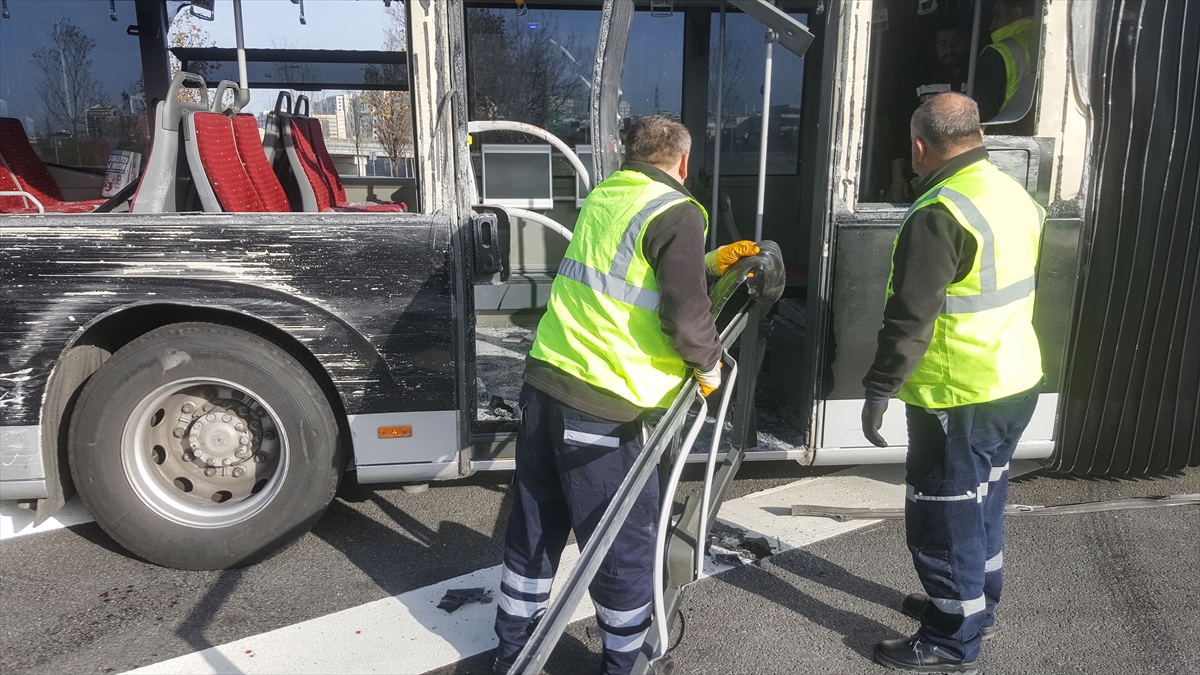 İstanbul'da metrobüs kazası - 1