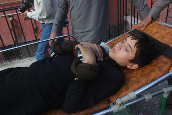 Asya'daki depremde ölü sayısı 300'ü aştı - 1