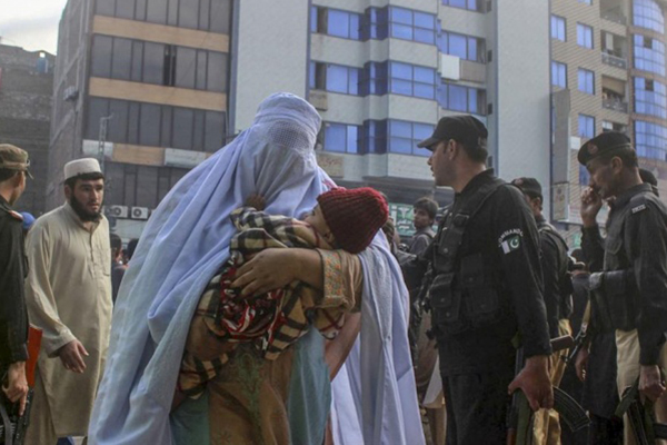 Asya'daki depremde ölü sayısı 300'ü aştı - 4