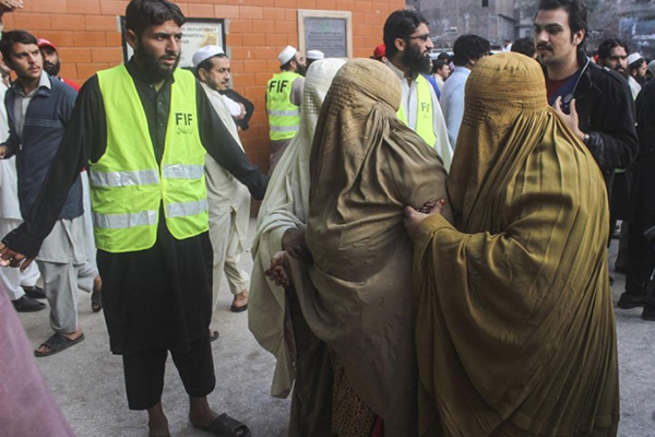 Asya'daki depremde ölü sayısı 300'ü aştı - 3