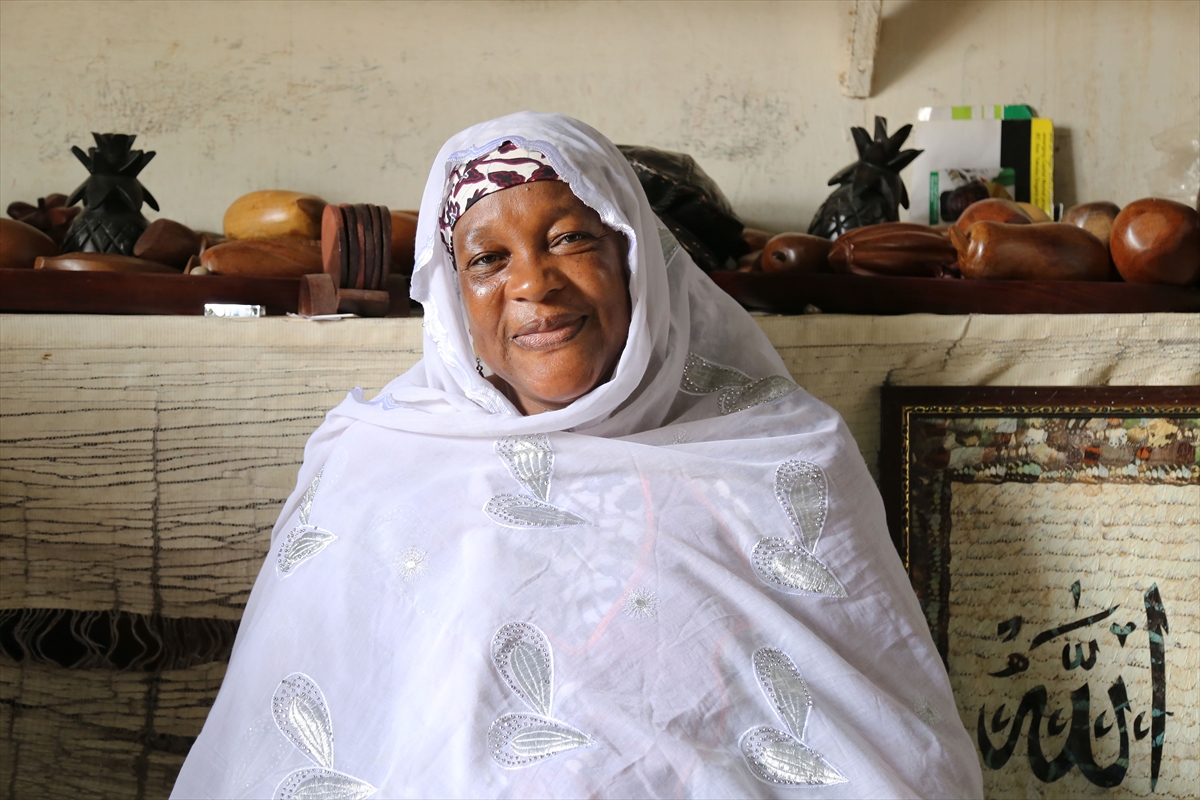 Ölü kelebeklerin kanatlarını sanata dönüştürüyorlar - 0