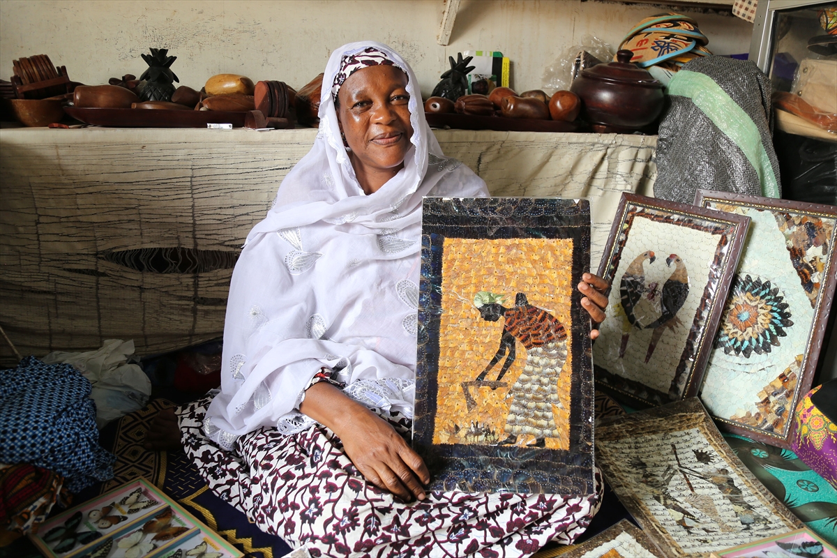 Ölü kelebeklerin kanatlarını sanata dönüştürüyorlar - 0