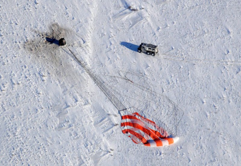Üç astronot uzaydan dönüş yaptı - 0
