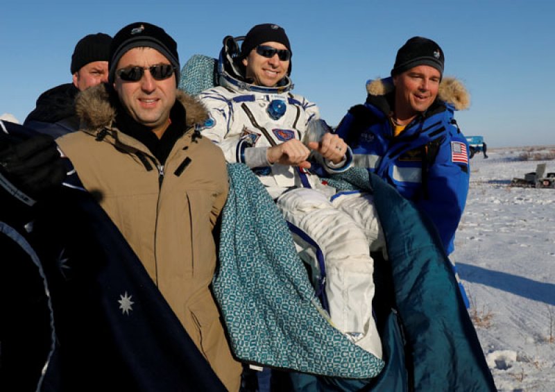 Üç astronot uzaydan dönüş yaptı - 0