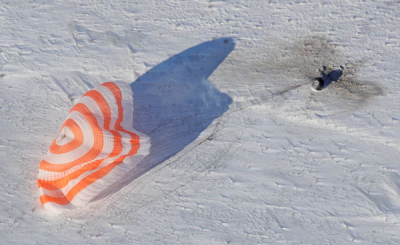 Üç astronot uzaydan dönüş yaptı - 0