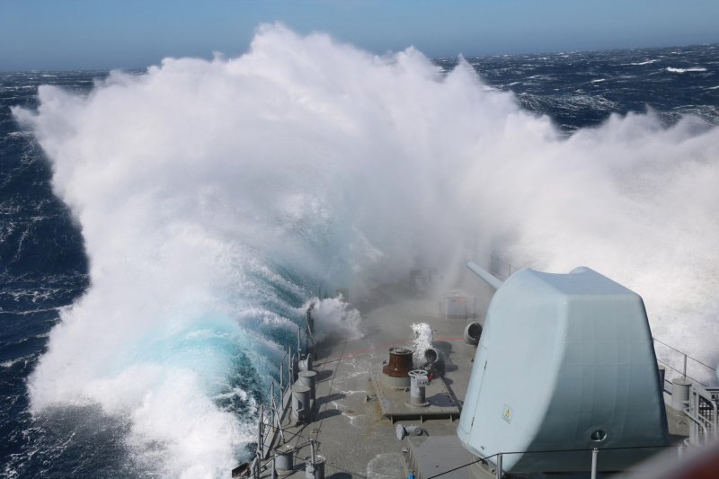 Yüzen ordu, 'TCG Yıldırım' - 1