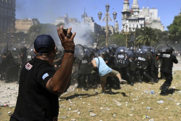 Arjantin'de maaş indirimi önerisi emeklileri ayaklandırdı - 5