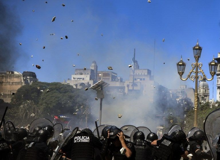 Arjantin'de maaş indirimi önerisi emeklileri ayaklandırdı - 7