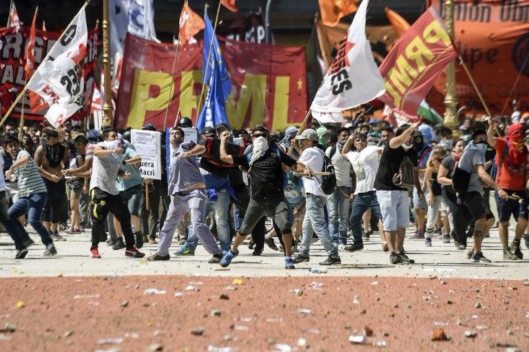 Arjantin'de maaş indirimi önerisi emeklileri ayaklandırdı - 8