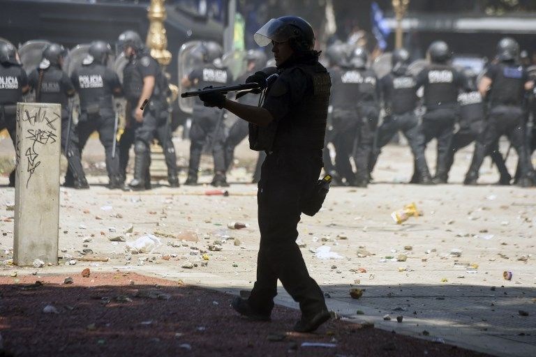 Arjantin'de maaş indirimi önerisi emeklileri ayaklandırdı - 20