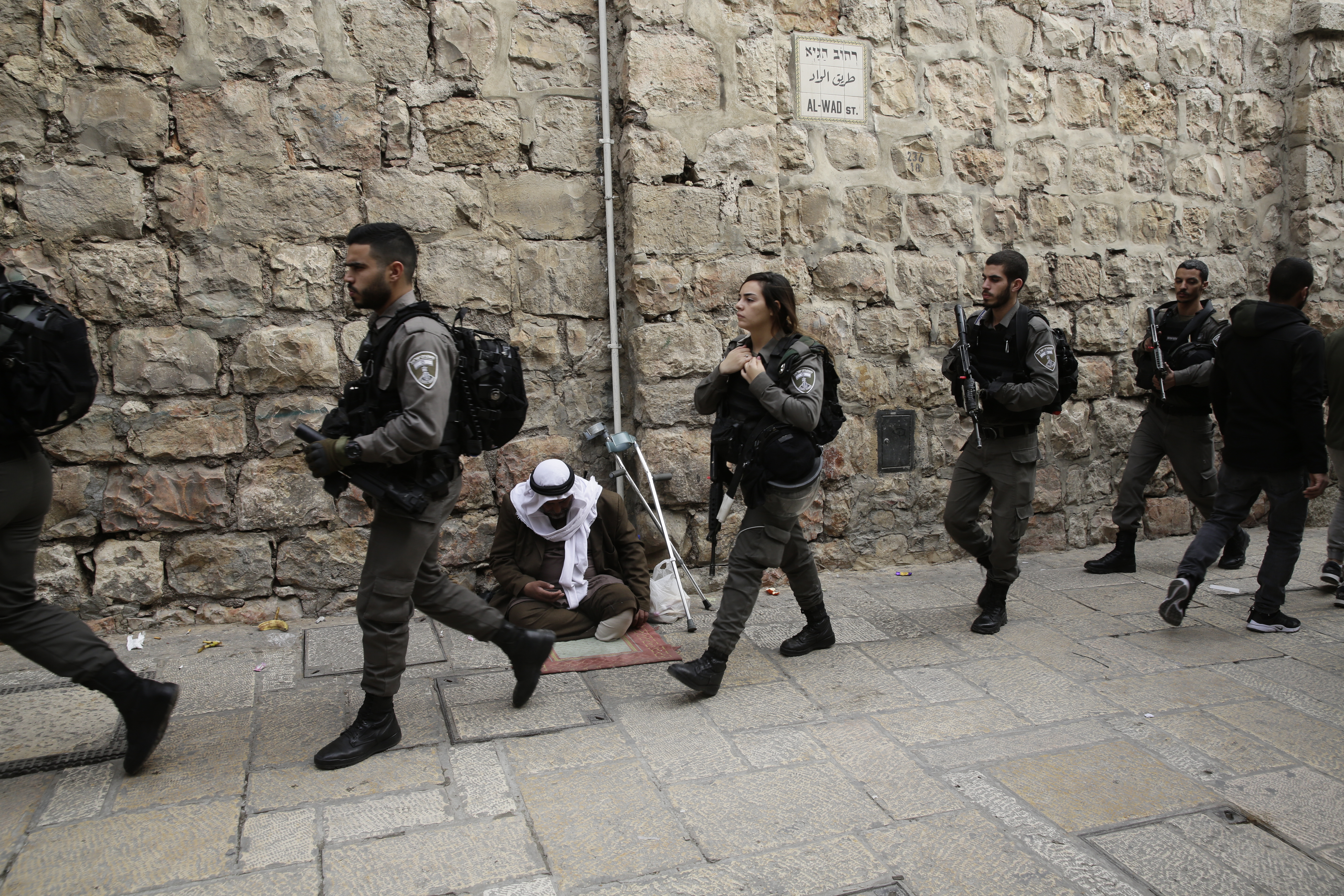 İsrail güçleri Kudüs'ün Amud kapısı önünde! - 0