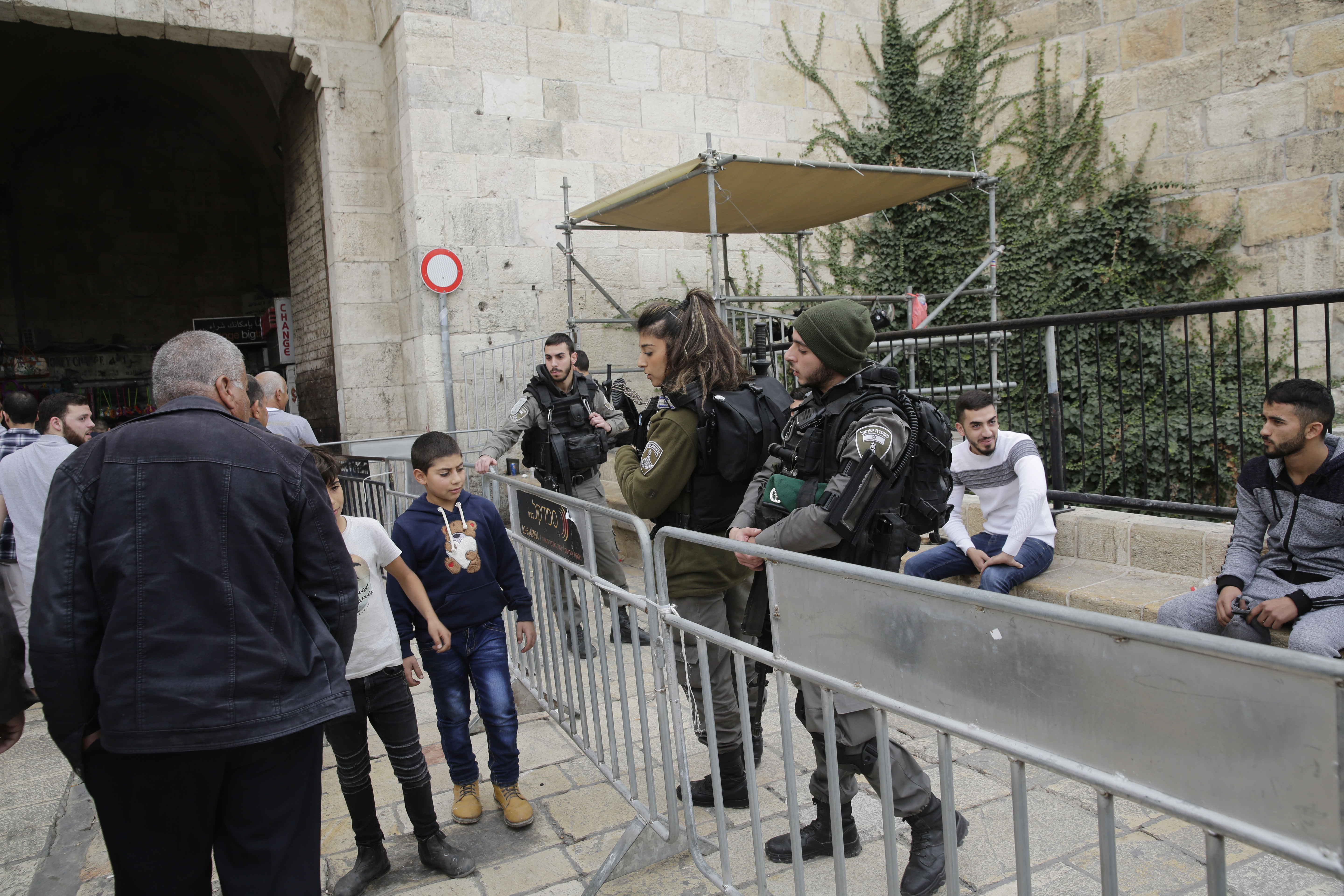İsrail güçleri Kudüs'ün Amud kapısı önünde! - 0