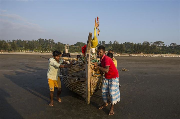 Bambudan tekneyle okyanusta ekmek kavgası - 7