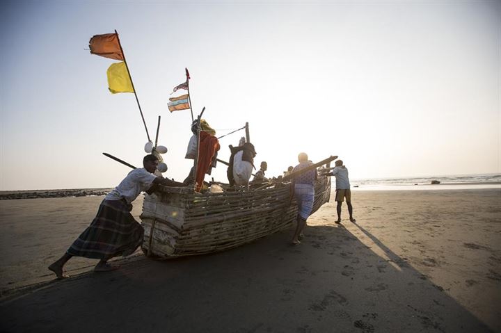 Bambudan tekneyle okyanusta ekmek kavgası - 10