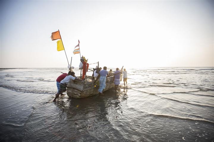 Bambudan tekneyle okyanusta ekmek kavgası - 11