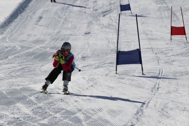 Hakkari'de kayak yarışması yapıldı - 1