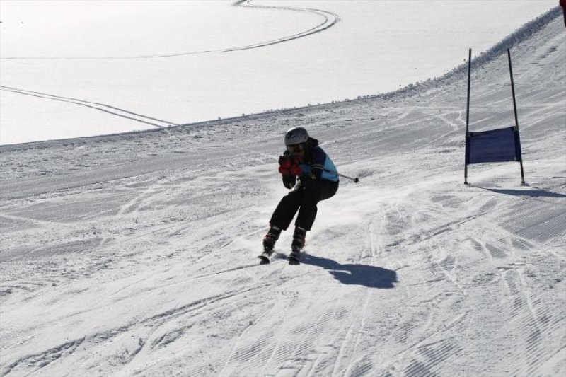 Hakkari'de kayak yarışması yapıldı - 3