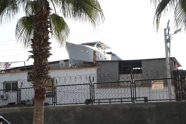 Lüks yatı dama çıkardılar - 9