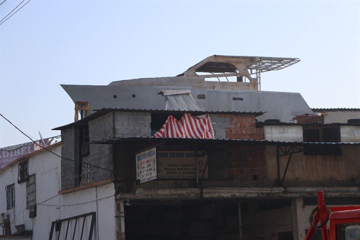 Lüks yatı dama çıkardılar - 12