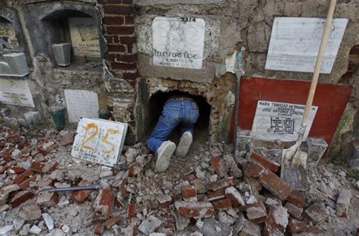 Kirasını ödemeyen ölüyü mezardan çıkarıyorlar - 3