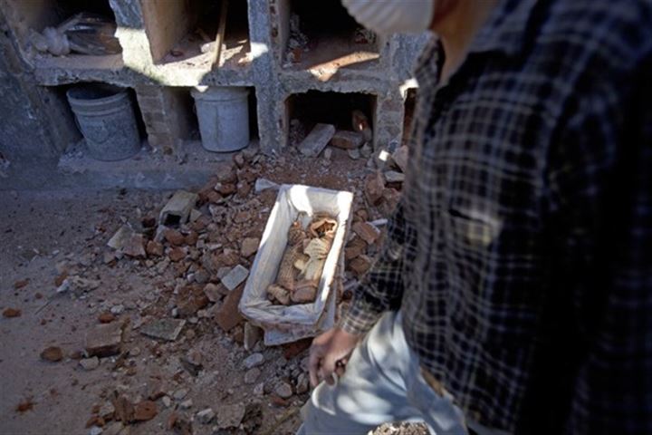 Kirasını ödemeyen ölüyü mezardan çıkarıyorlar - 4