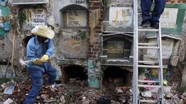 Kirasını ödemeyen ölüyü mezardan çıkarıyorlar - 9