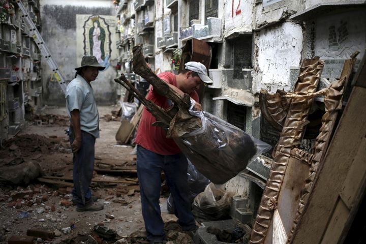 Kirasını ödemeyen ölüyü mezardan çıkarıyorlar - 16