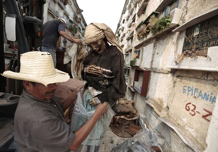 Kirasını ödemeyen ölüyü mezardan çıkarıyorlar - 17