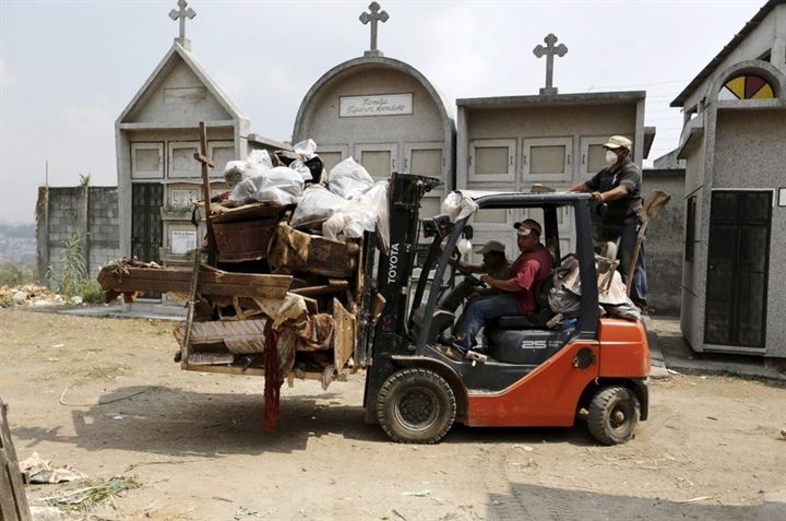 Kirasını ödemeyen ölüyü mezardan çıkarıyorlar - 19