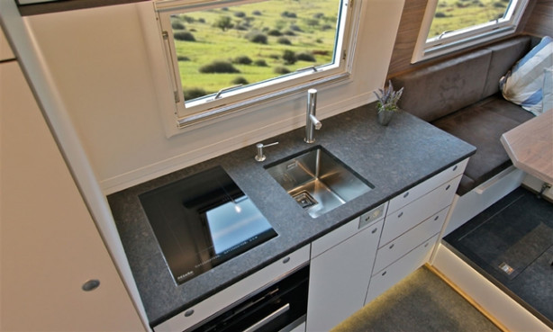 Zırhlı kamyonu eve dönüştürdü! - 9