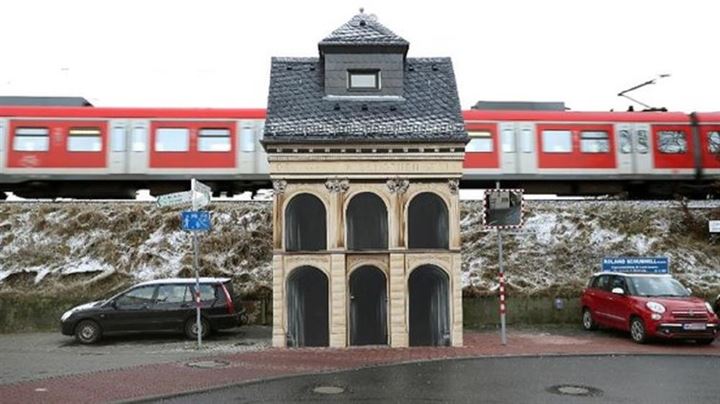 Bu ev 3 katlı fakat sadece 14 metrekare! - 1