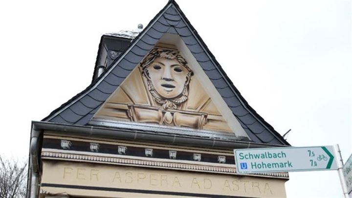 Bu ev 3 katlı fakat sadece 14 metrekare! - 6