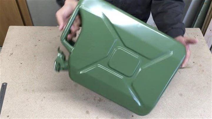 Benzin bidonuyla buzdolabı yaptı - 1