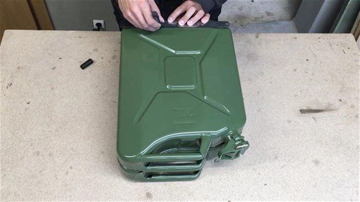 Benzin bidonuyla buzdolabı yaptı - 2