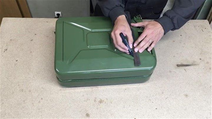 Benzin bidonuyla buzdolabı yaptı - 3