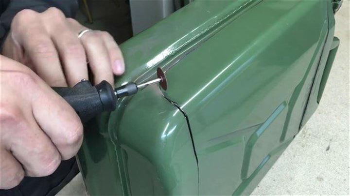 Benzin bidonuyla buzdolabı yaptı - 11