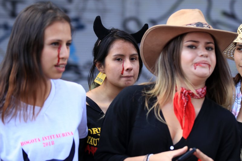 Kolombiya'da boğa güreşi protesto edildi - 3