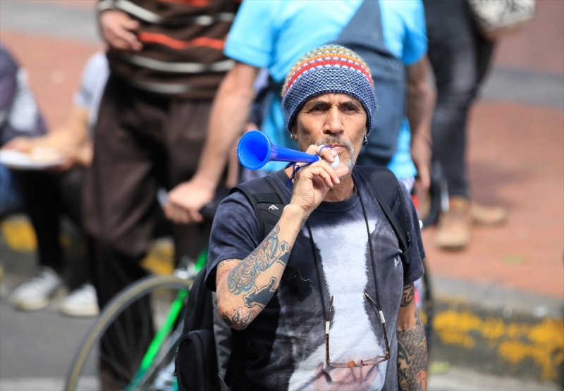 Kolombiya'da boğa güreşi protesto edildi - 6