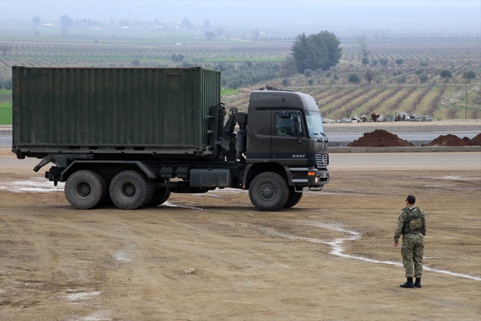 Sınır hattında askeri araç sevkiyatı devam ediyor - 10