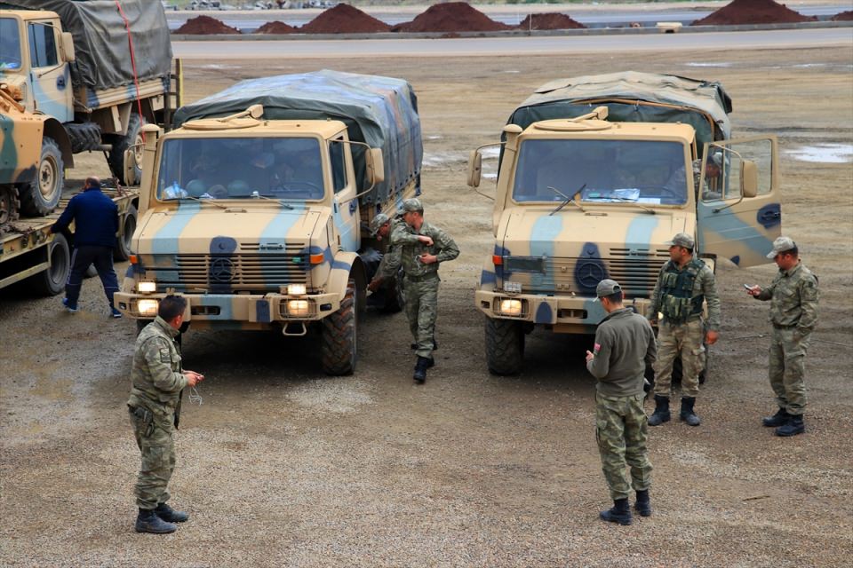 Sınır hattında askeri araç sevkiyatı devam ediyor - 13