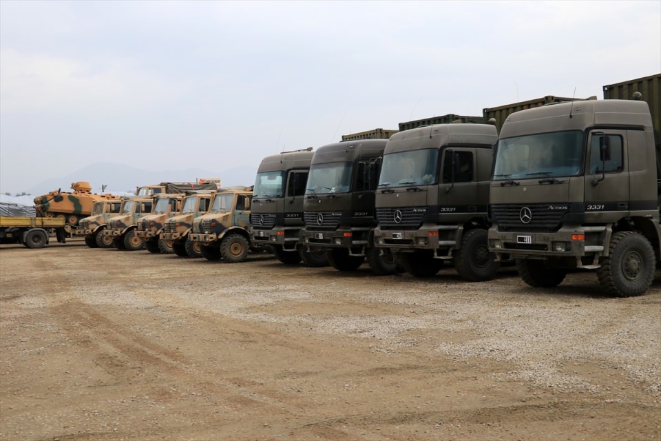 Sınır hattında askeri araç sevkiyatı devam ediyor - 14