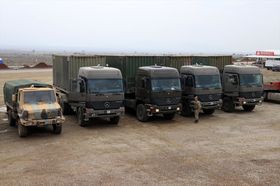 Sınır hattında askeri araç sevkiyatı devam ediyor - 17